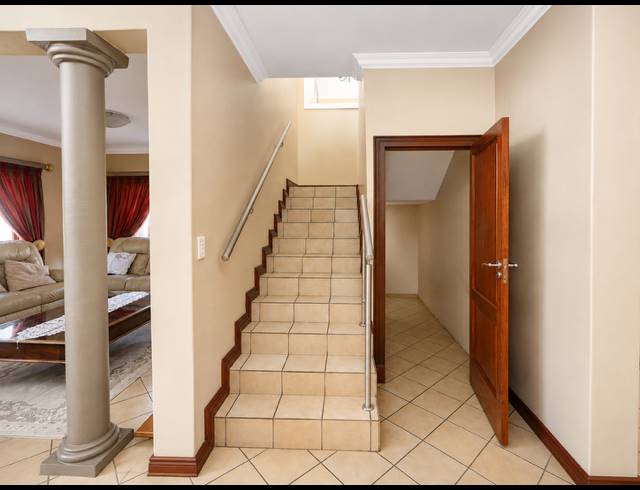4 BEDROOM HOUSE FOR SALE IN MIDSTREAM ESTATE